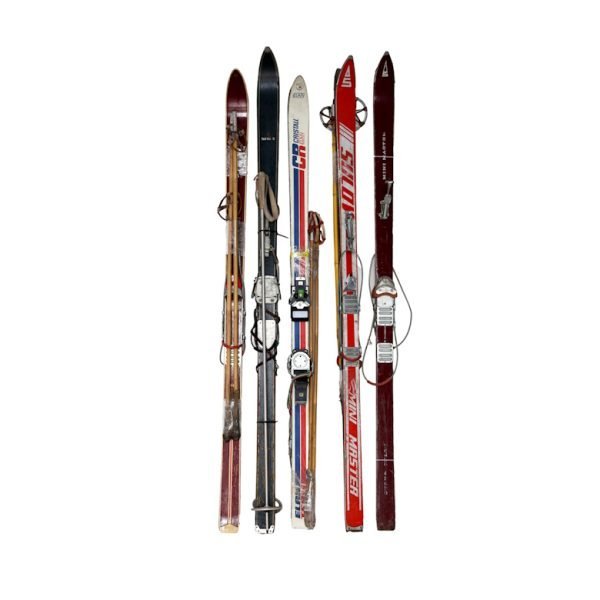 COMPLETE VINTAGE SKIS